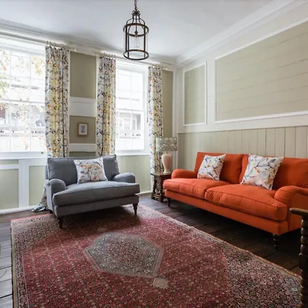 The Hearts Of Old 3 Bedroom In The West End